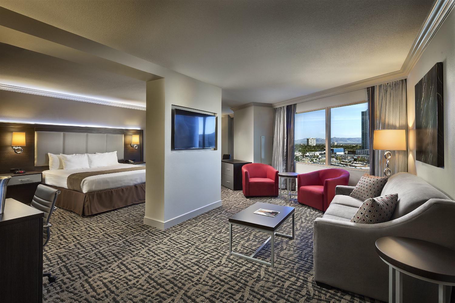 suite stratosphere boulevard vegas las casino hotel suites hotels tower resort strat views rooms skypod sitting guestroom